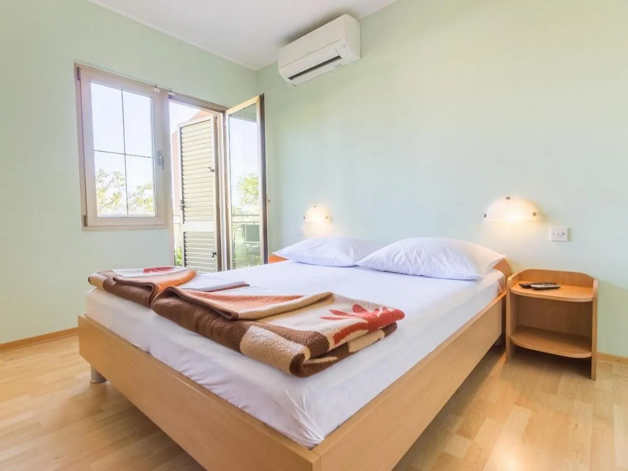 Apartment And Rooms Kristina Baska  0*, Baska (Krk)